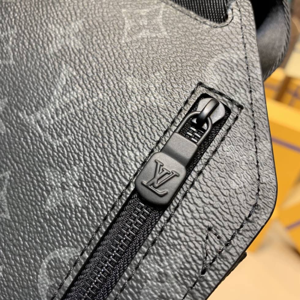 L0vis Vvtt0n Saumur Slingbag Monogram Eclipse M45912 Replica Shoulder Bag