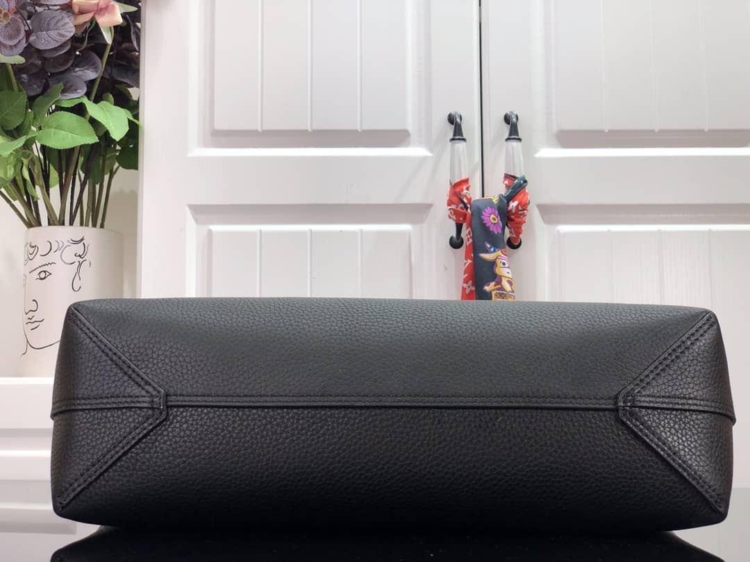 L0vis Vvtt0n Cabas Voyage Taurillon Leather Bag M52817 Replica