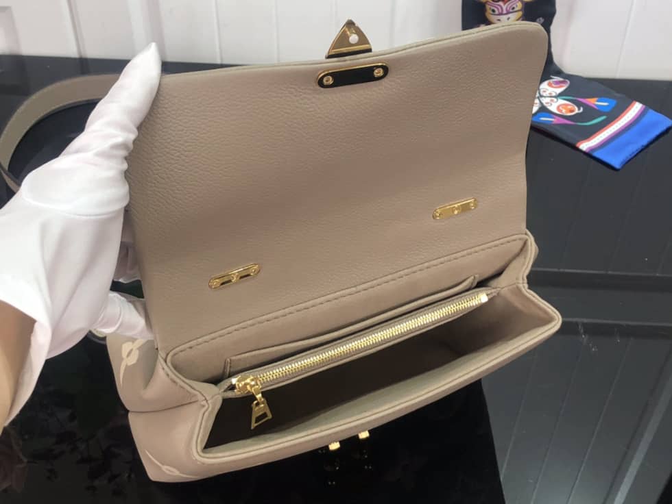 L0vis Vvtt0n Madeleine BB Monogram Beige M46008 Replica Shoulder Bag