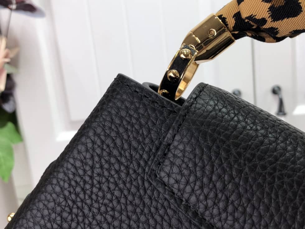 L0vis Vvtt0n Capucines Mini Black M58732 Replica Crossbody Bag