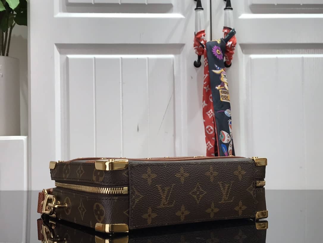 L0vis Vvtt0n x NBA Legacy Handle Trunk Monogram Replica Bag M45785