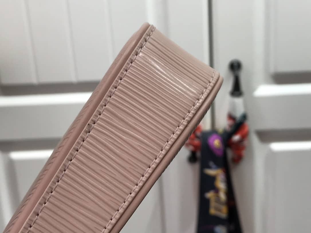 L0vis Vvtt0n Epi Easy Pouch On Strap Replica Bag Pink M80471