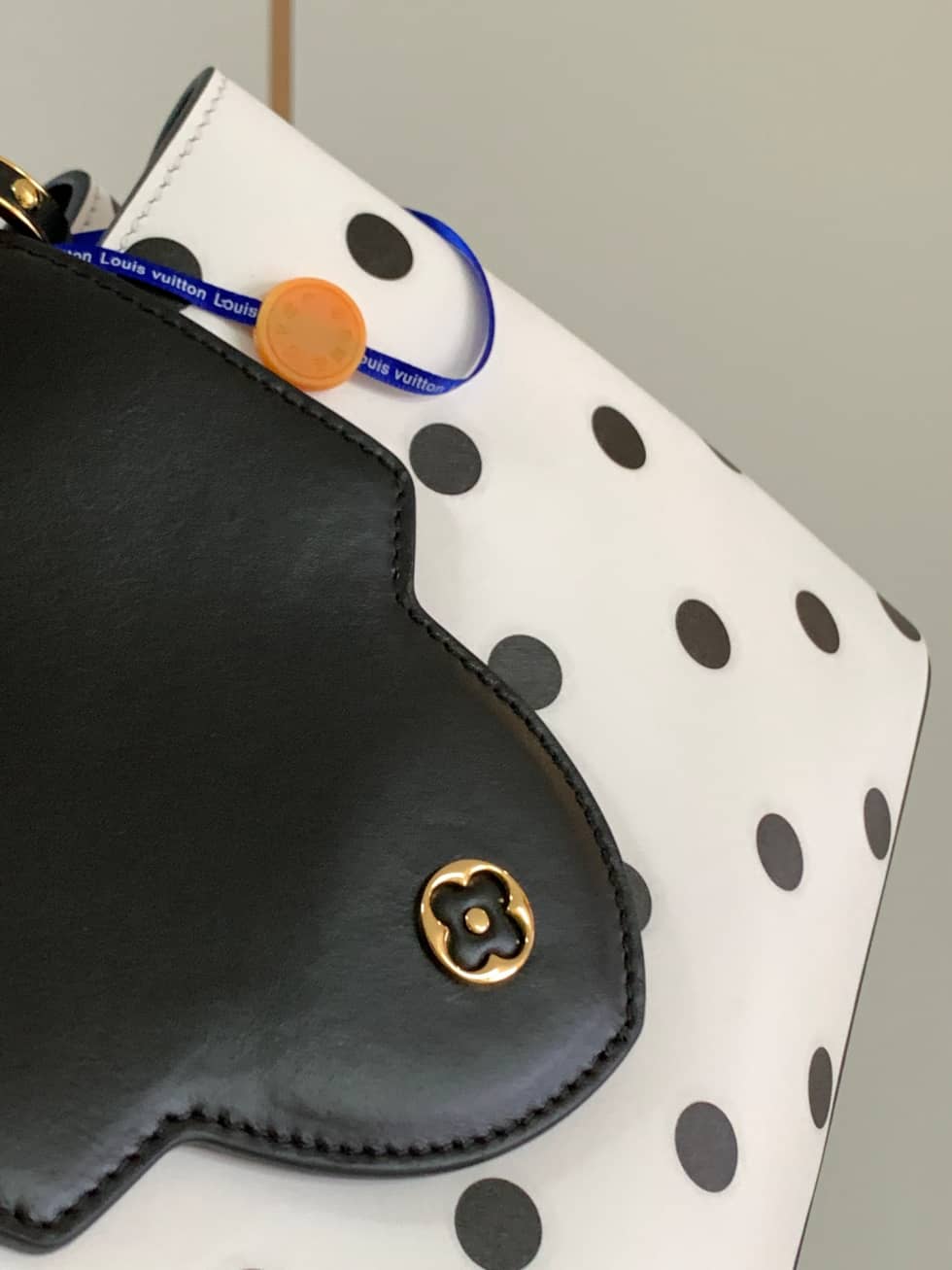 L0vis Vvtt0n Capucines MM Bag M20374 Replica Shoulder Bag