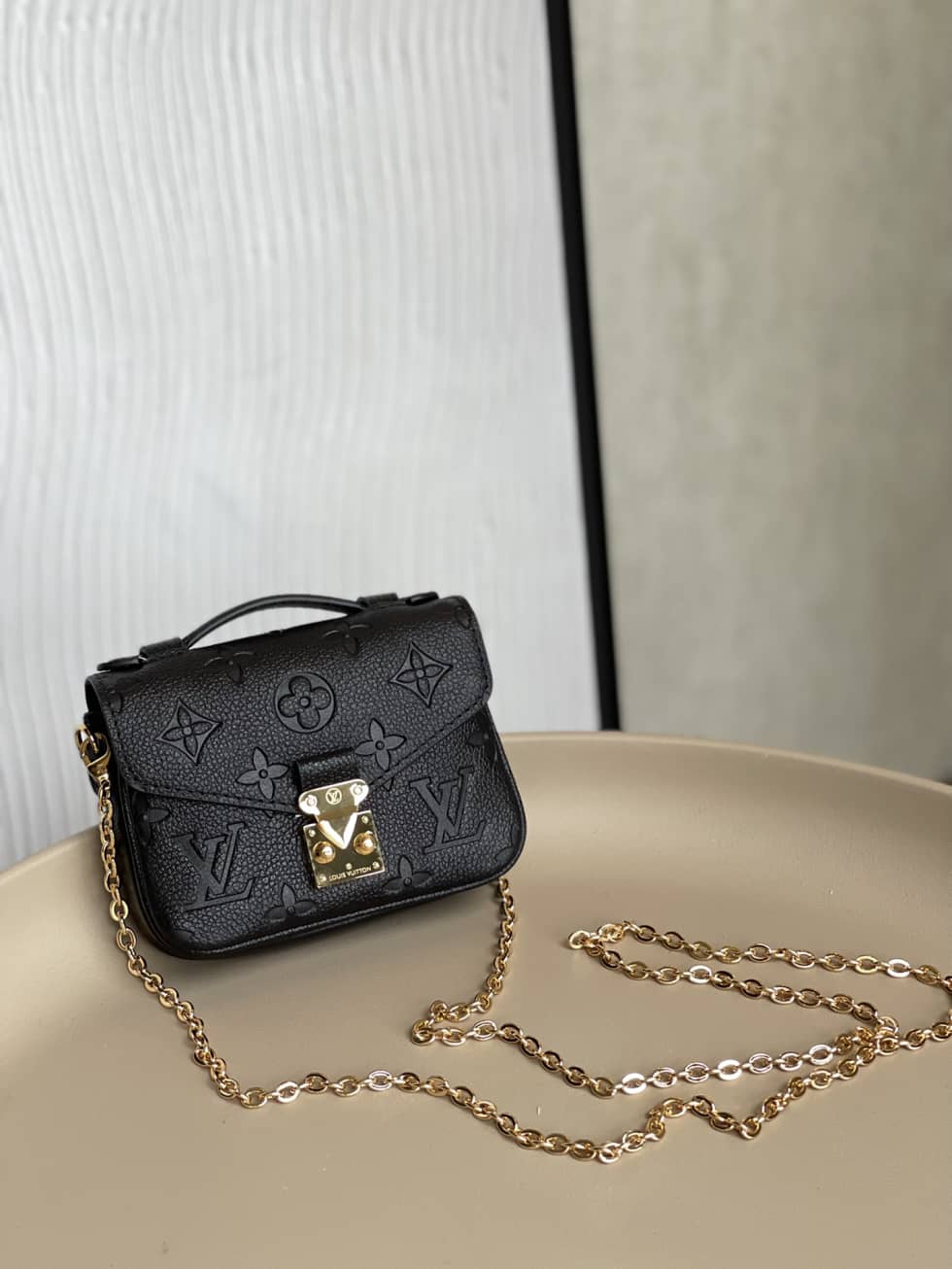 L0vis Vvtt0n Micro Métis Monogram Empreinte Leather 2WAY Chain M81389 Replica Crossbody Bag