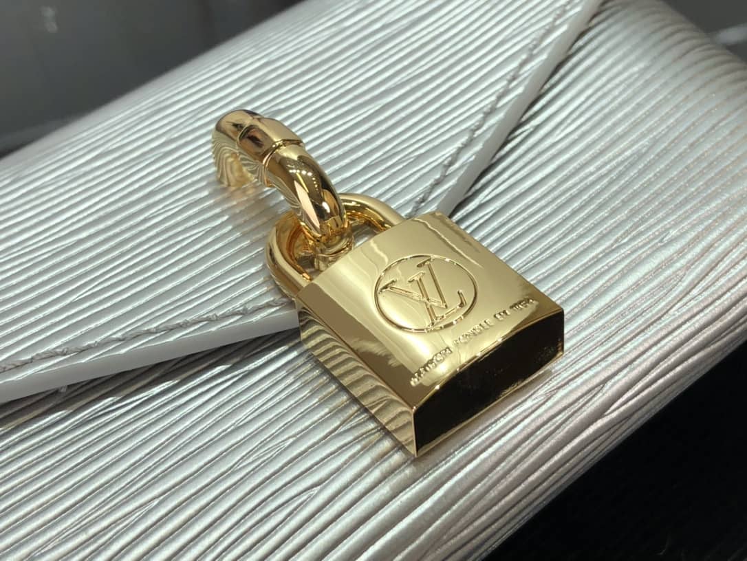 L0vis Vvtt0n Epi Leather Padlock On Strap Replica Bag Silver M80819