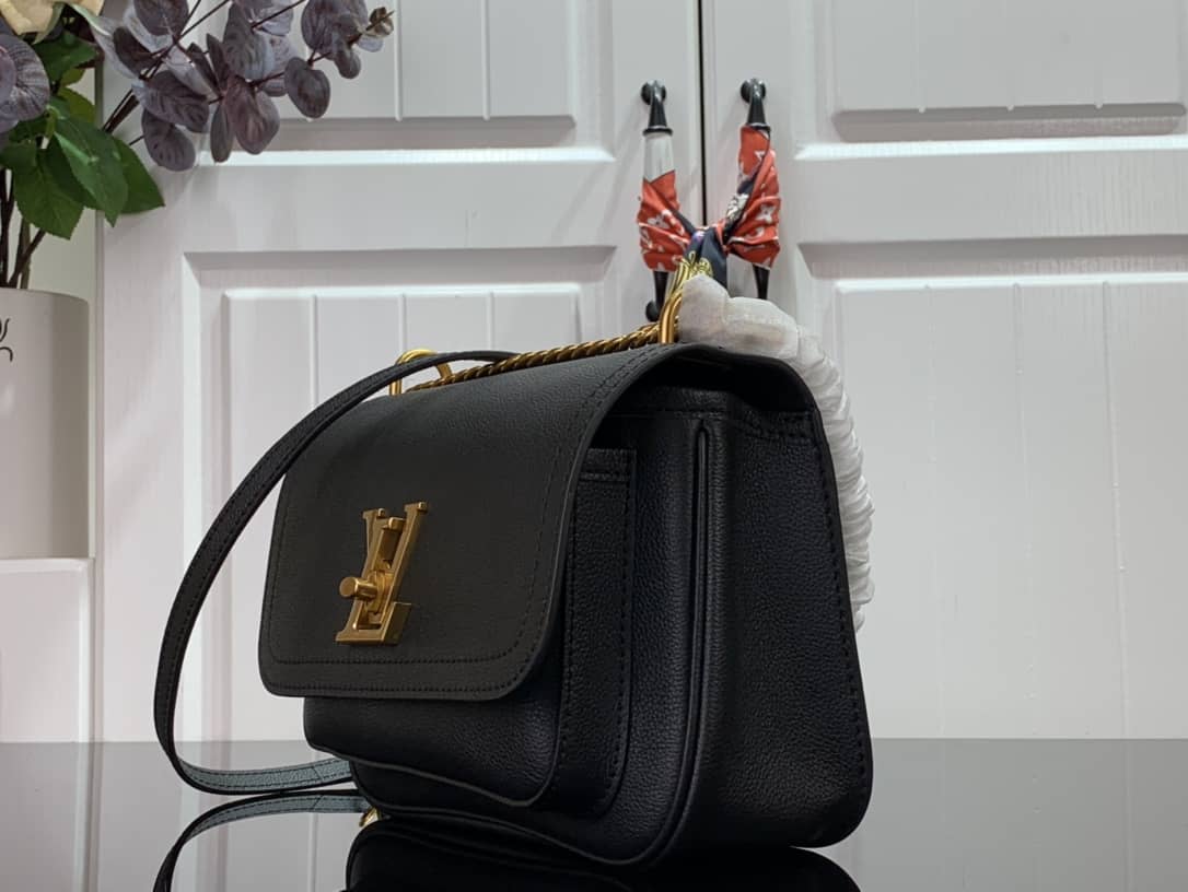 L0vis Vvtt0n Lockme Chain PM Replica Handbag Black M57073