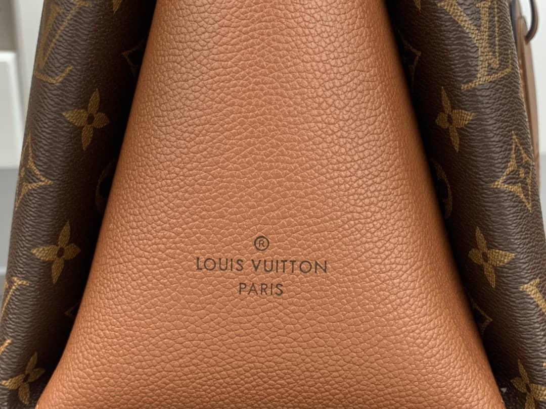 L0vis Vvtt0n Monogram Canvas Soufflot MM Replica Bag M44817