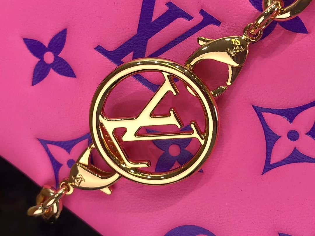 L0vis Vvtt0n Pochette Coussin Monogram Embossed Lambskin Chain Replica Bag Pink