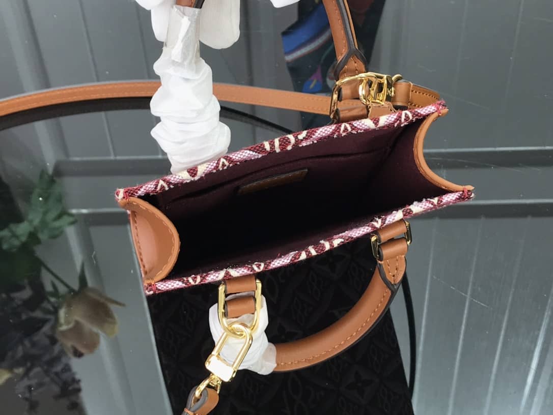 L0vis Vvtt0n Monogram Petit Sac Plat 2Way Replica Shoulder Bag Red M69442