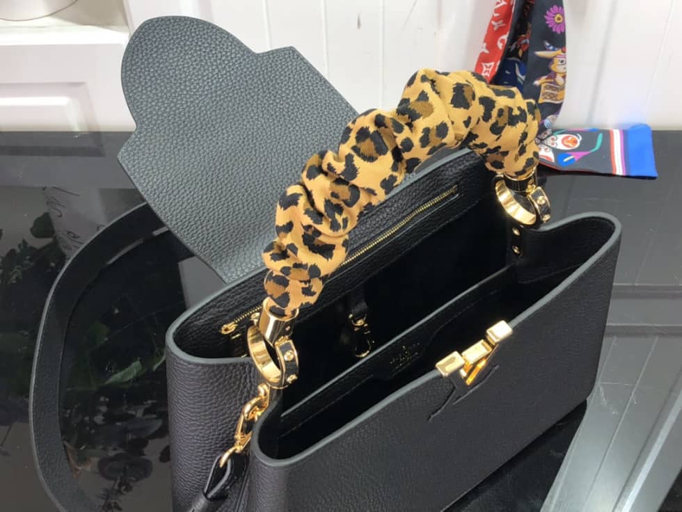 L0vis Vvtt0n Capucines MM Black M58732 Replica Crossbody Bag
