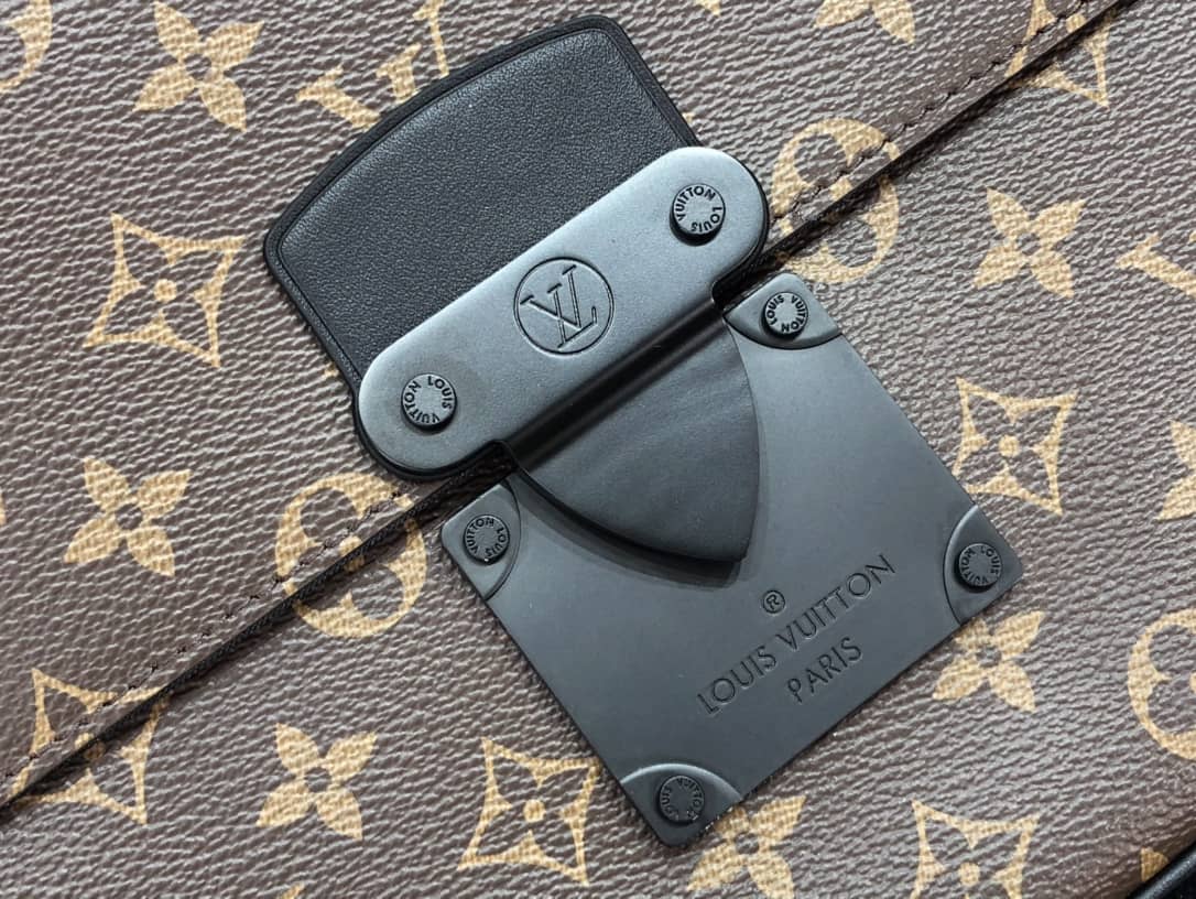 L0vis Vvtt0n Monogram Key S Lock A4 Pouch Replica M80560
