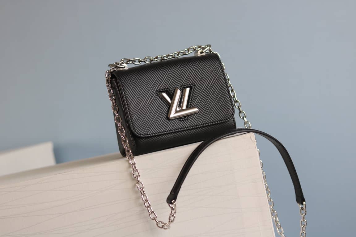 L0vis Vvtt0n Replica Twist MM Epi Leather Bag Black