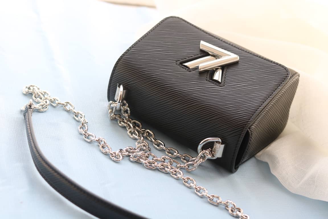 L0vis Vvtt0n Replica Twist MM Epi Leather Bag Black