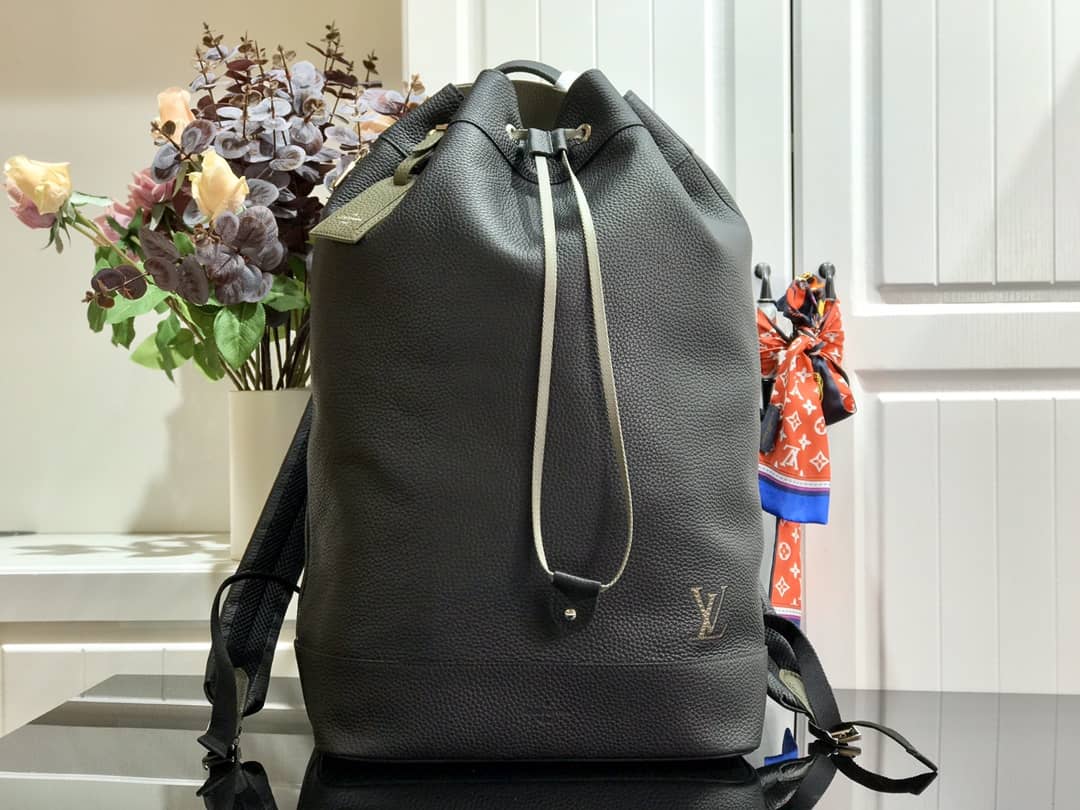 L0vis Vvtt0n Noe Replica Backpack Black Taurillon Leather M55171