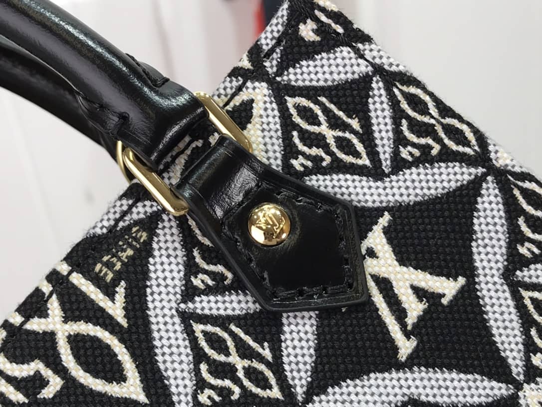 L0vis Vvtt0n Monogram Petit Sac Plat 2Way Replica Shoulder Bag Black M69442
