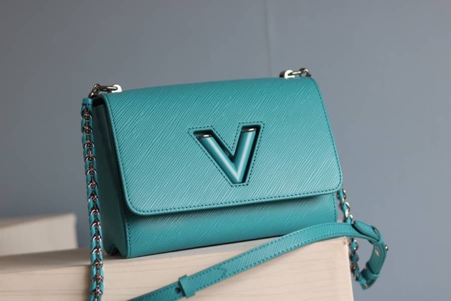L0vis Vvtt0n Twist MM Chain Leather Replica Bag Green M50282
