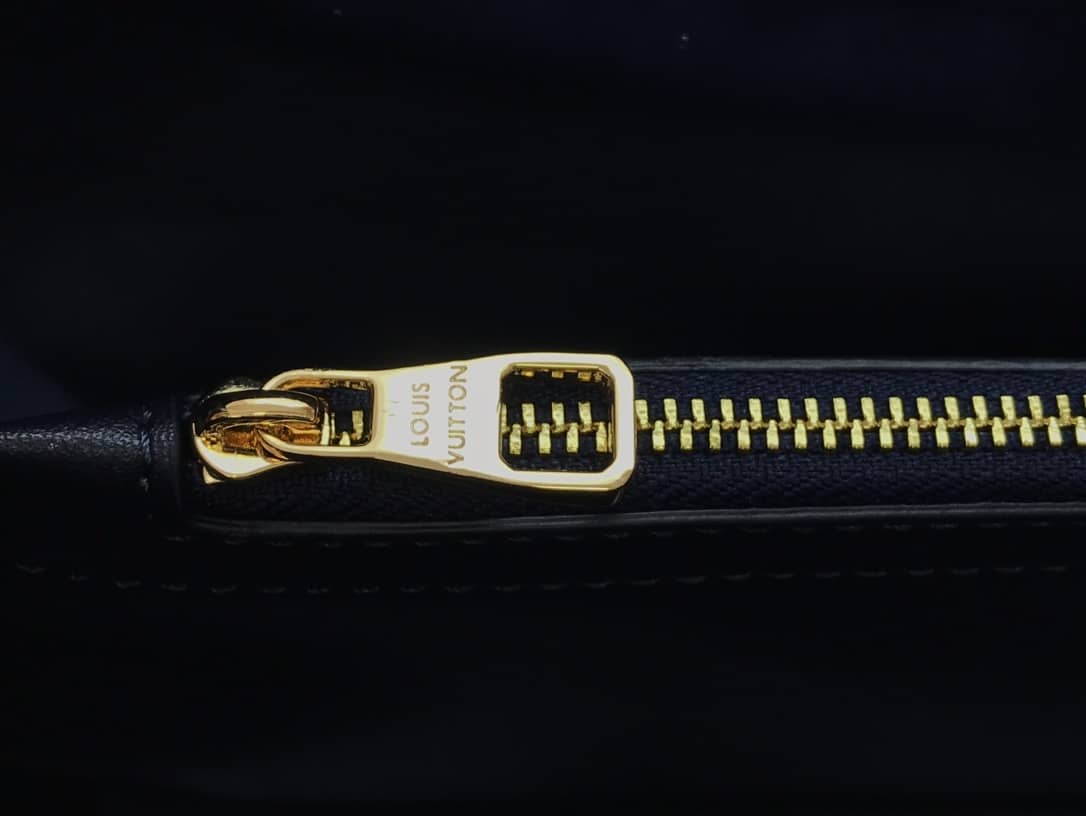 L0vis Vvtt0n Capucines Taurillon Shoulder Bag Replica Blue M94519