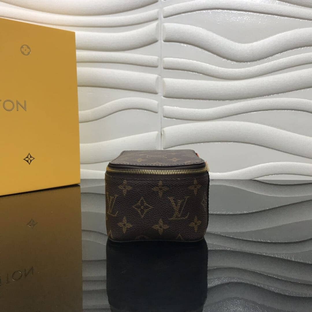 L0vis Vvtt0n Monogram Packing Cube MM Replica