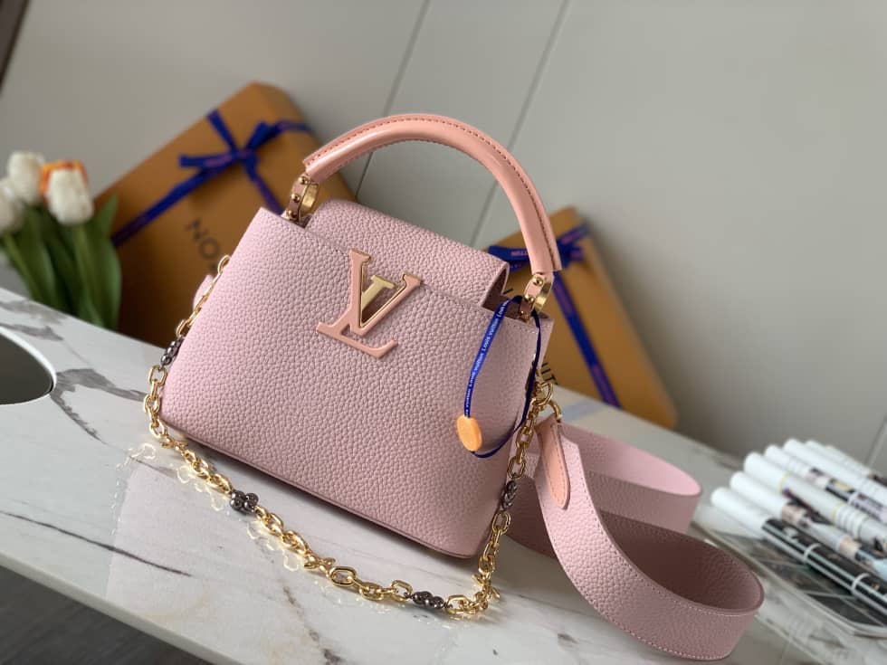 L0vis Vvtt0n Capucines Mini Tote M80239 Replica Crossbody Bag