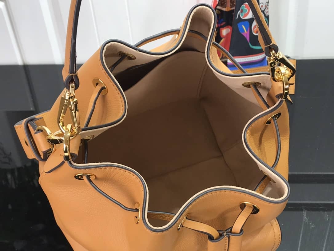 L0vis Vvtt0n Lockme Replica Bucket Bag Orange M57688
