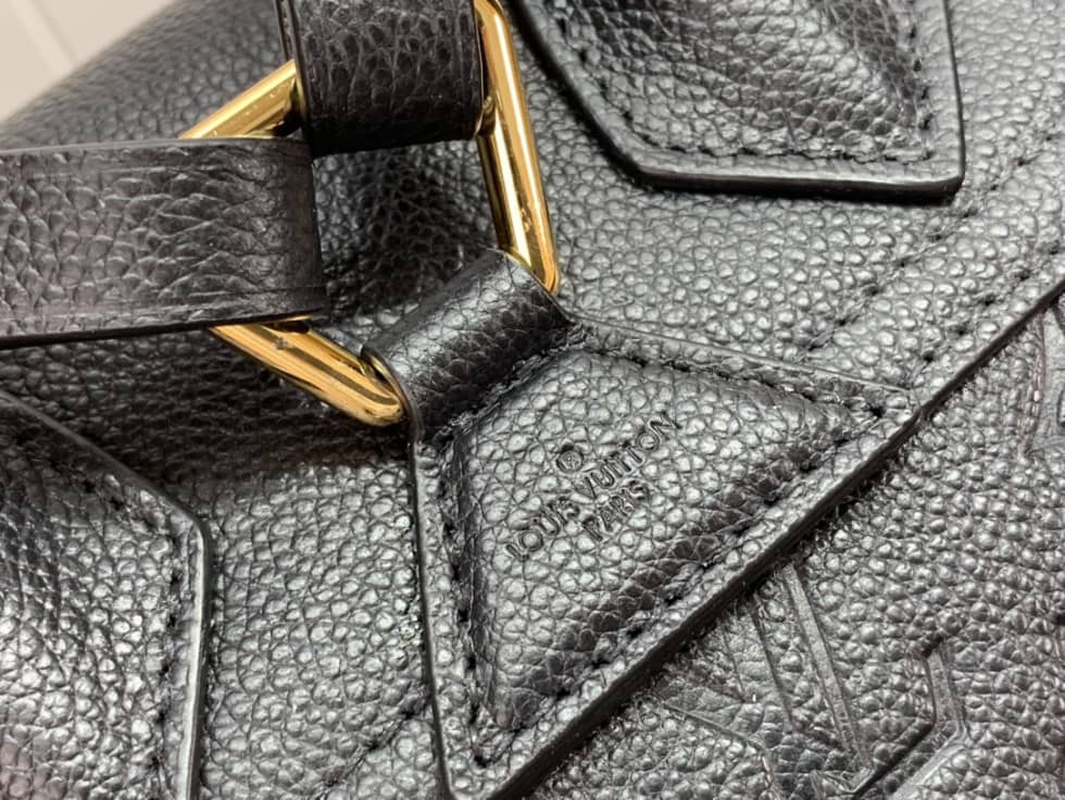 L0vis Vvtt0n Empreinte Montsouris Black M45639 Replica Backpack