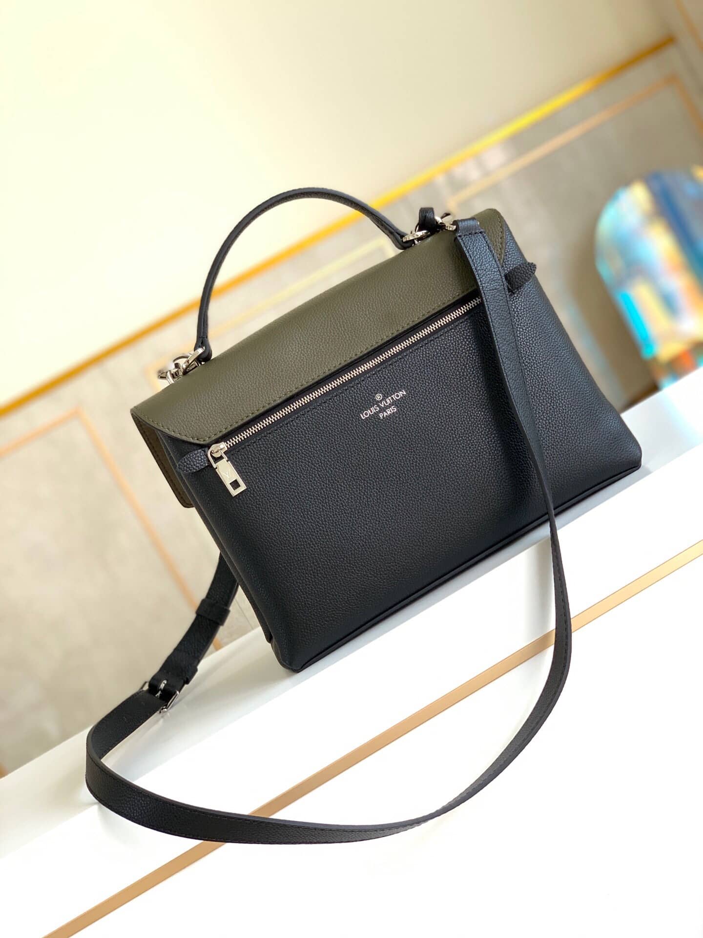 L0vis Vvtt0n Laurier Toffee Latte MyLockme Bag Replica M55323