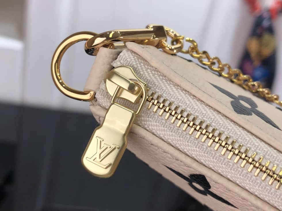 L0vis Vvtt0n Mini Pochette Accessoires Empreinte Broderies Beige M81140 Replica