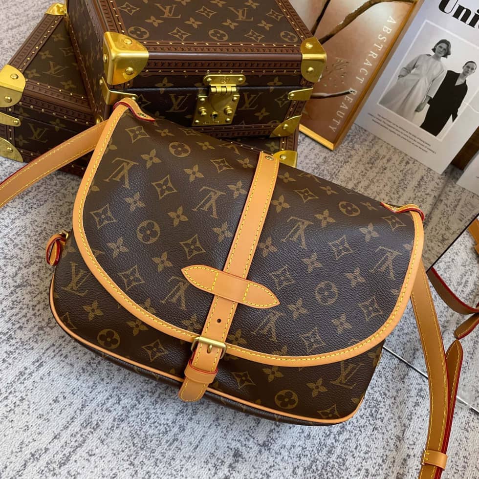 L0vis Vvtt0n Saumur Shoulder Bag PM Monogram Canvas Brown M40710 Replica