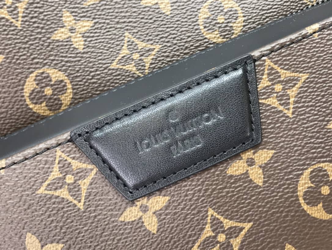 L0vis Vvtt0n Monogram Yellow Logo Discovery Replica Backpack M57965
