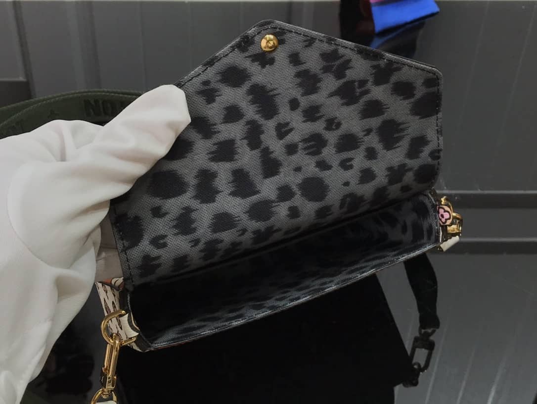 L0vis Vvtt0n Monogram Multi Pochette Félicie Replica Shoulder Bag White M80091
