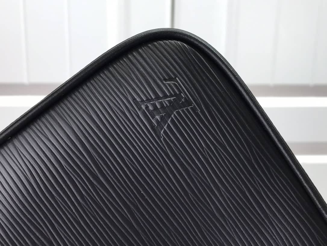 L0vis Vvtt0n Epi Easy Pouch On Strap Replica Bag Black M80471