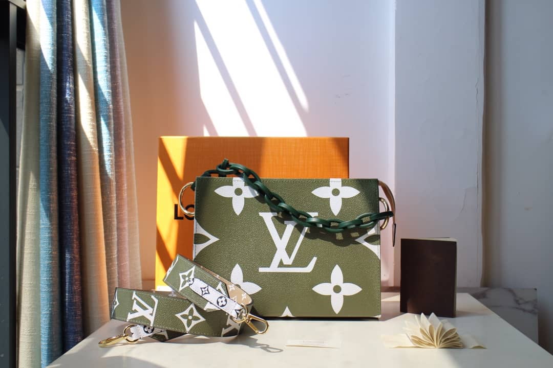 L0vis Vvtt0n Monogram Giant Toilet Pouch Crossbody Bag Replica Green M67692