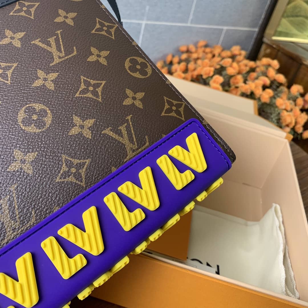 L0vis Vvtt0n Monogram Canvas Replica Pochette Voyage Brown M80792