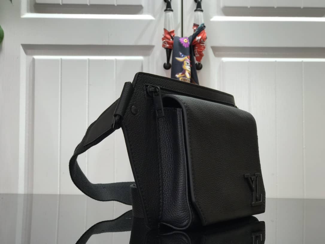 L0vis Vvtt0n Aerogram Slingbag Replica Black M57081