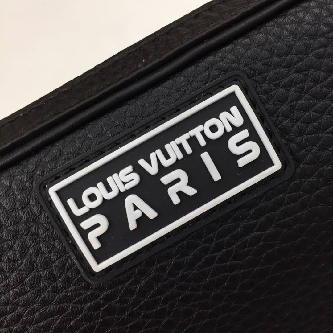 L0vis Vvtt0n Alpha Taurillon Leather Messenger Bag Replica M52767
