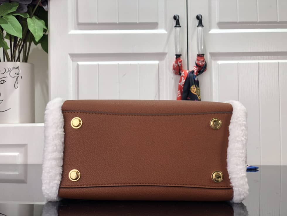 LV Tote Dupe  On My Side PM M58918 Replica Tote