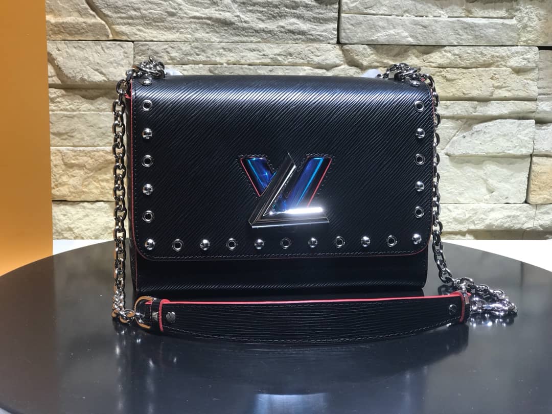 L0vis Vvtt0n Twist MM High Quality Replica Bag