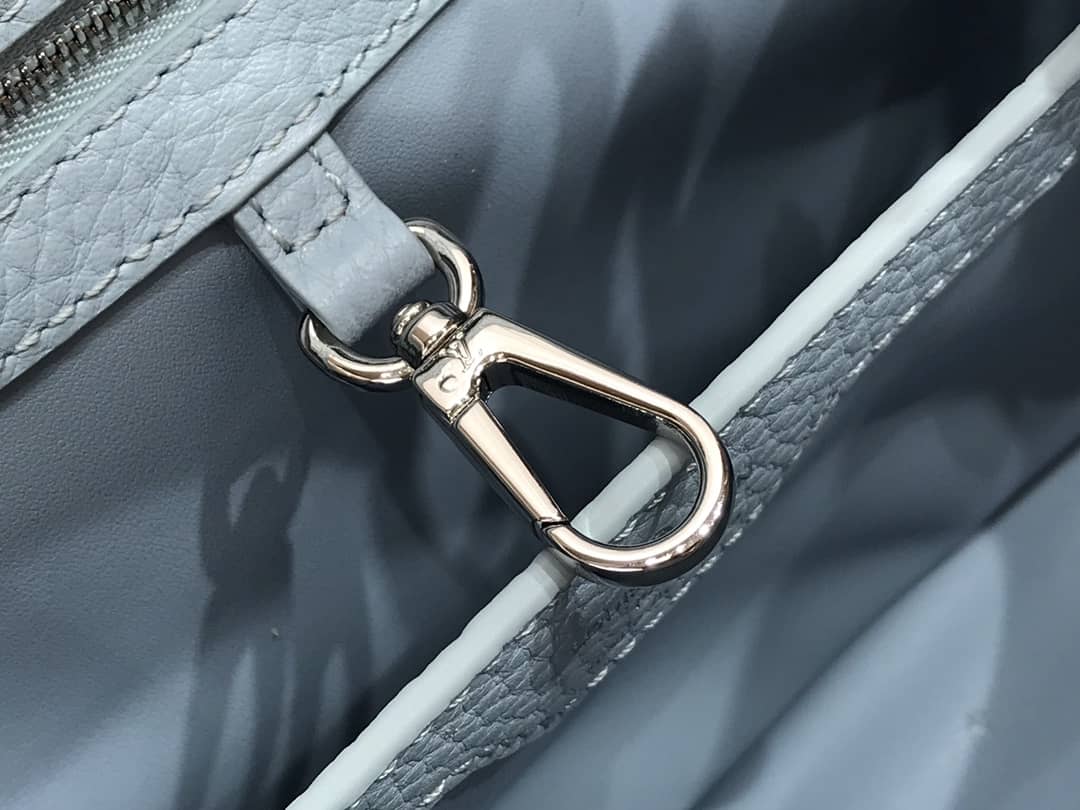 L0vis Vvtt0n Capucines Mini Taurillon Leather Replica Bag Blue M57520