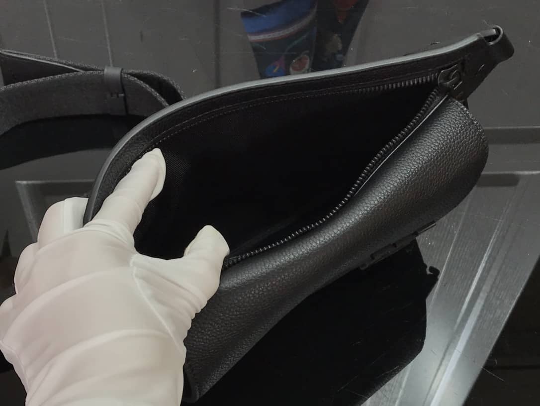 L0vis Vvtt0n Aerogram Slingbag Replica Black M57081