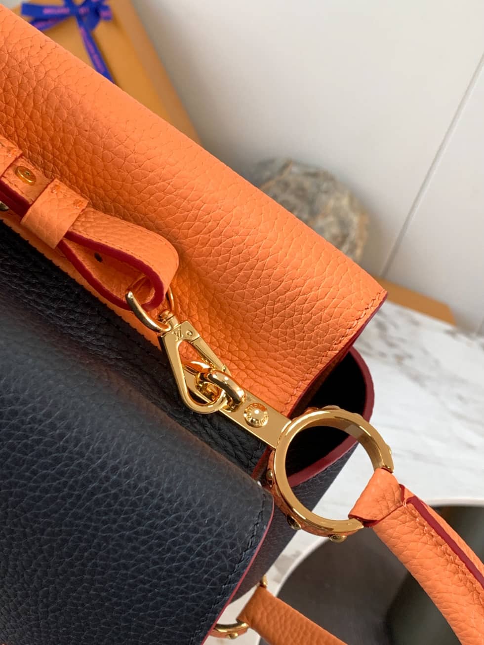 L0vis Vvtt0n Capucines MM Black And Orange M58610 Replica Crossbody Bag