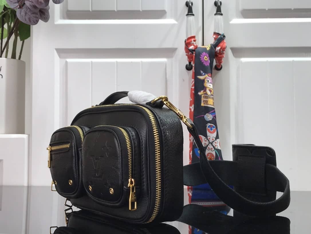 L0vis Vvtt0n Utility Black Replica Crossbody Bag M80450