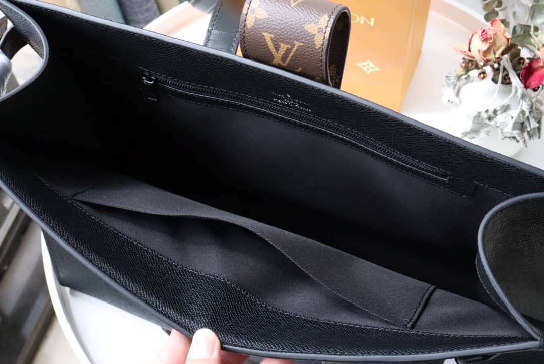 L0vis Vvtt0n Retro Wearable Mens Shopping Bag Replica M30725