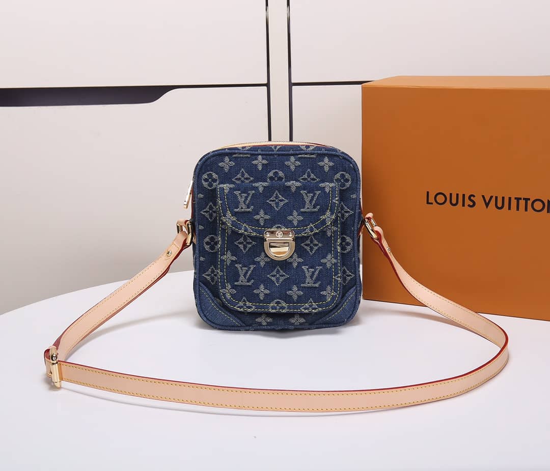 L0vis Vvtt0n Monogram Denim Replica Camera Bag M95348