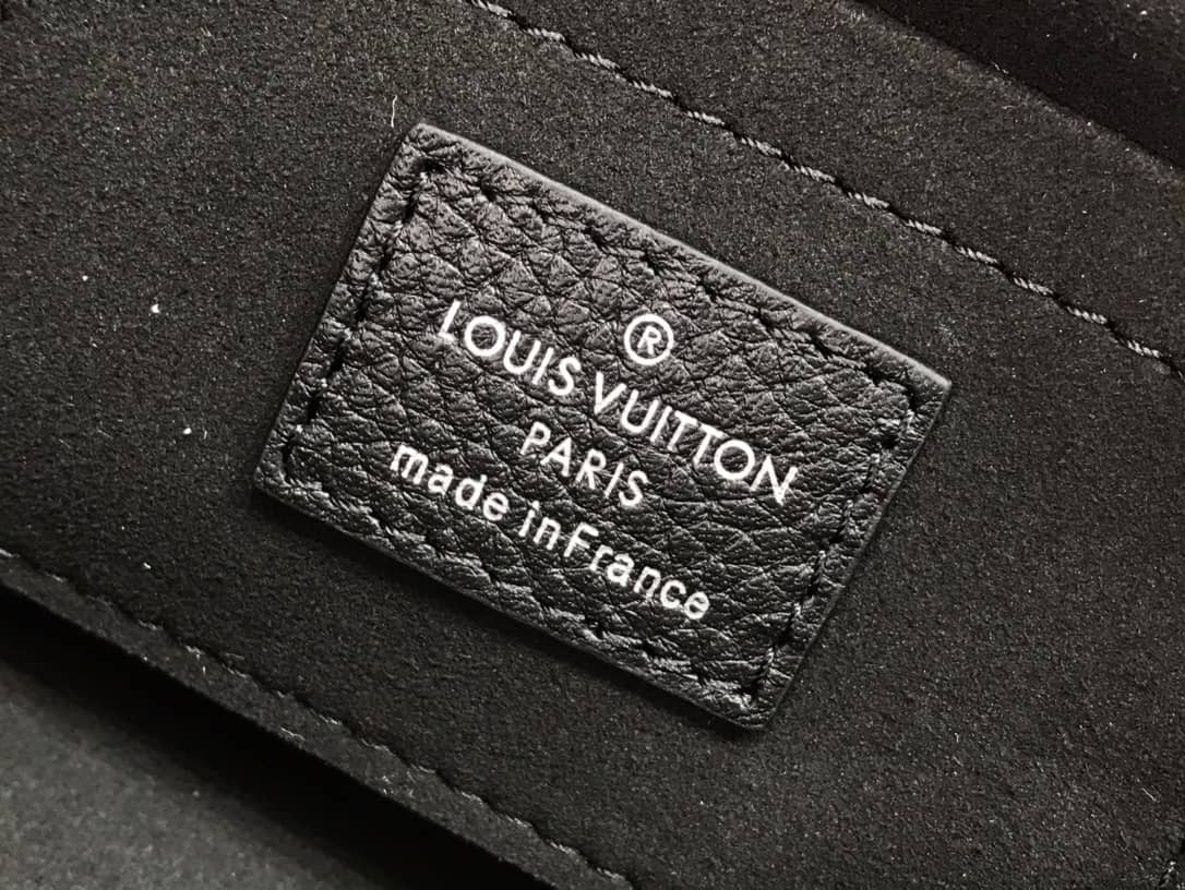 L0vis Vvtt0n Scala Mini Replica Pouch Black M80092