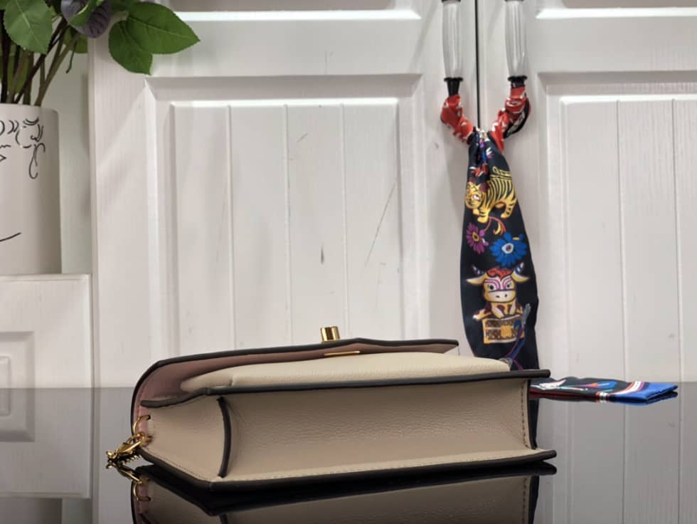 L0vis Vvtt0n Mylockme Chain Pochette M63471 Replica Crossbody Bag