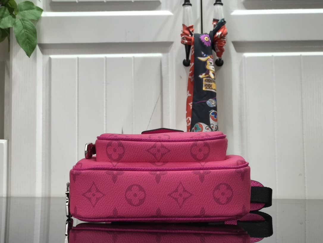 L0vis Vvtt0n Outdoor Replica Pochette Monogram Eclipse Pink M30755