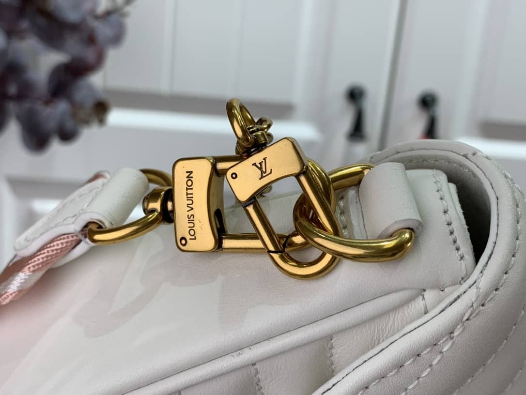 L0vis Vvtt0n New Wave Multi Replica Pochette White M56466