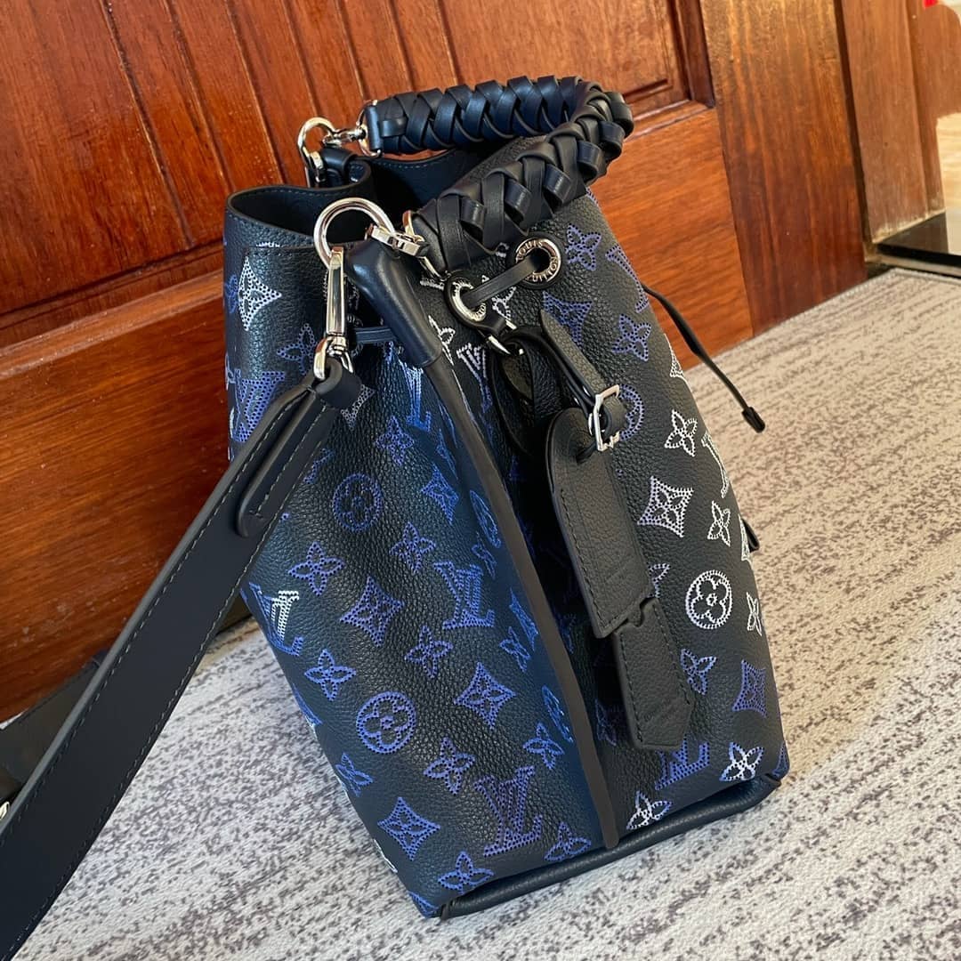 L0vis Vvtt0n Mahina Perforated Calfskin Muria Dark Blue M59554 Replica Bucket Bag