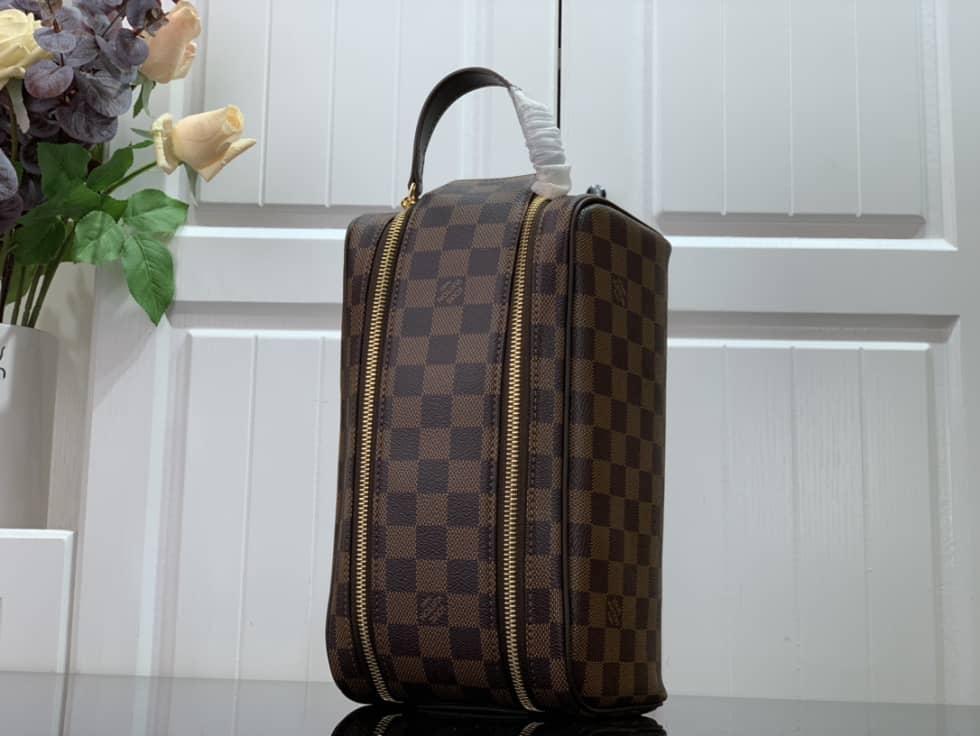 L0vis Vvtt0n Dopp Kit Toilet Pouch Monogram Canvas M44494 Replica