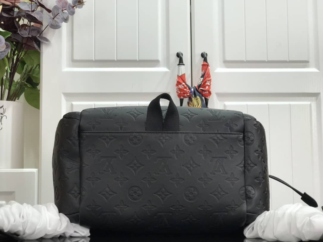 L0vis Vvtt0n Monogram Shadow Replica Discovery Backpack M43680